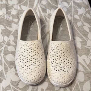 Clarks White Perforated Slip-On Shoes, Comfortable cloudsteppers. Size 6 W